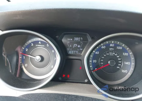 2016 Hyundai Elantra Limited z USA, uszkodzony, nr VIN KMHDH4AE1GU557624